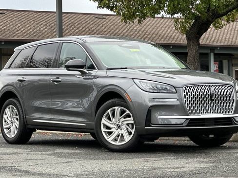 Used 2025 Lincoln Corsair Premiere w/ Rear Removable Package Tray image 2