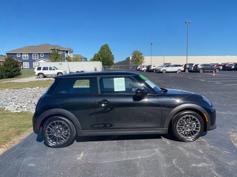 Used 2025 MINI Cooper 2-Door Hardtop image 6