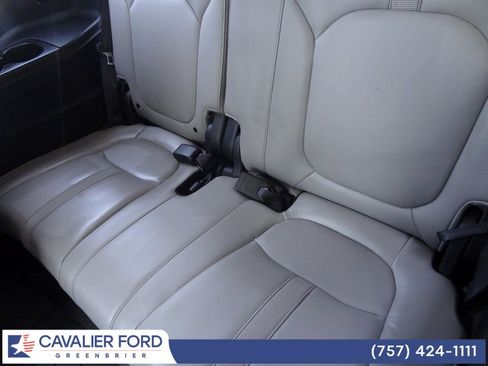 Used 2025 Honda Pilot Touring image 13