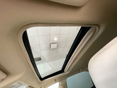 Used 2016 Toyota Camry XLE w/ Moonroof Package FWD image 22