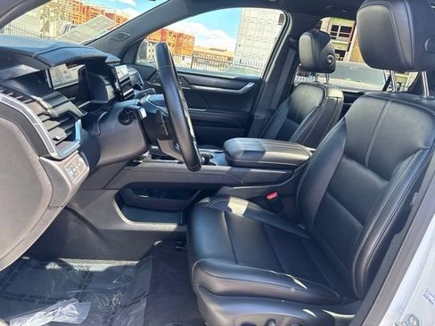 Used 2025 GMC Acadia Elevation w/ Elevation Premium Package AWD/4WD image 15