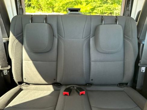 Used 2019 Jeep Wrangler Sport AWD/4WD image 31