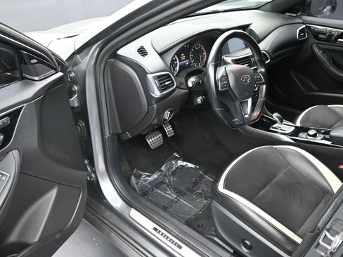 Used 2019 INFINITI QX30 Sport w/ Cargo Package FWD image 11