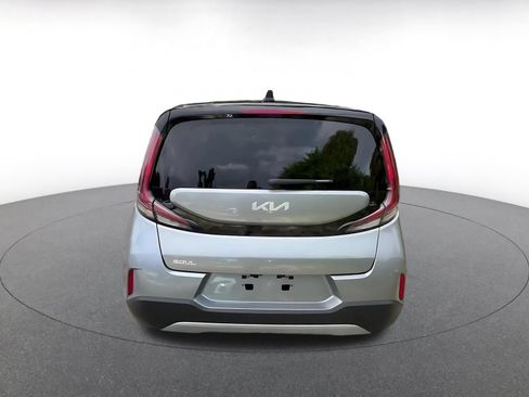 Used 2025 Kia Soul LX w/ LX Technology Package FWD image 12