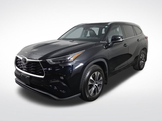 Used 2022 Toyota Highlander XLE AWD/4WD image 2
