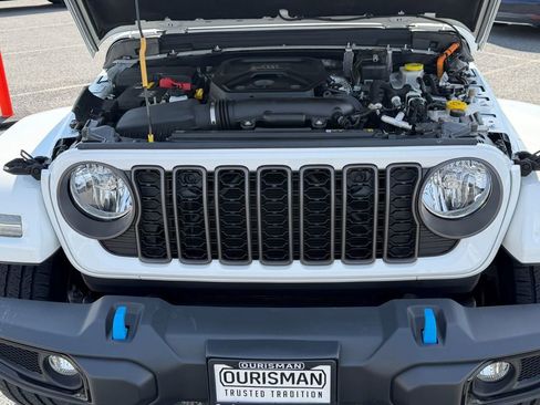 Used 2024 Jeep Wrangler Unlimited w/ Convenience Group AWD/4WD image 39
