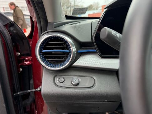 Used 2024 Chevrolet Trax LT w/ Driver Confidence Package image 14