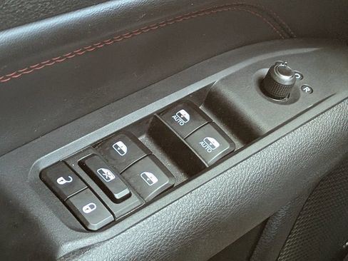 Used 2025 Jeep Compass Trailhawk AWD/4WD image 22