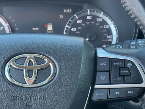 Certified 2025 Toyota Highlander LE image 24