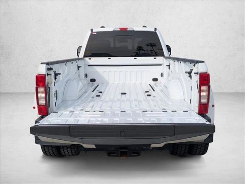 Certified 2022 Ford F450 XLT w/ XLT Premium Package image 6