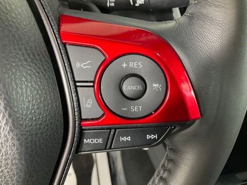 Used 2022 Toyota Camry SE image 18