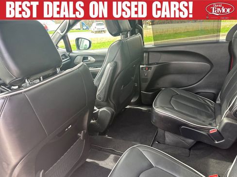 Used 2025 Chrysler Pacifica Limited FWD image 22