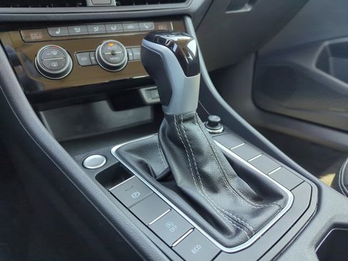 Used 2024 Volkswagen Jetta SE image 12