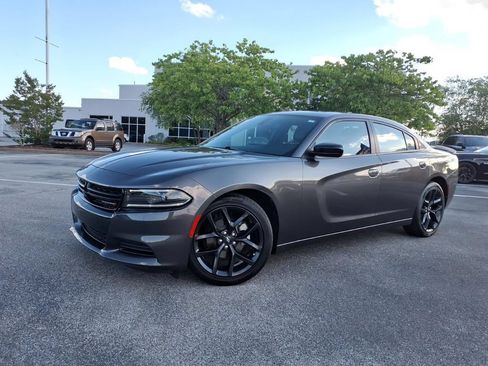 Used 2022 Dodge Charger SXT w/ Plus Group RWD image 2