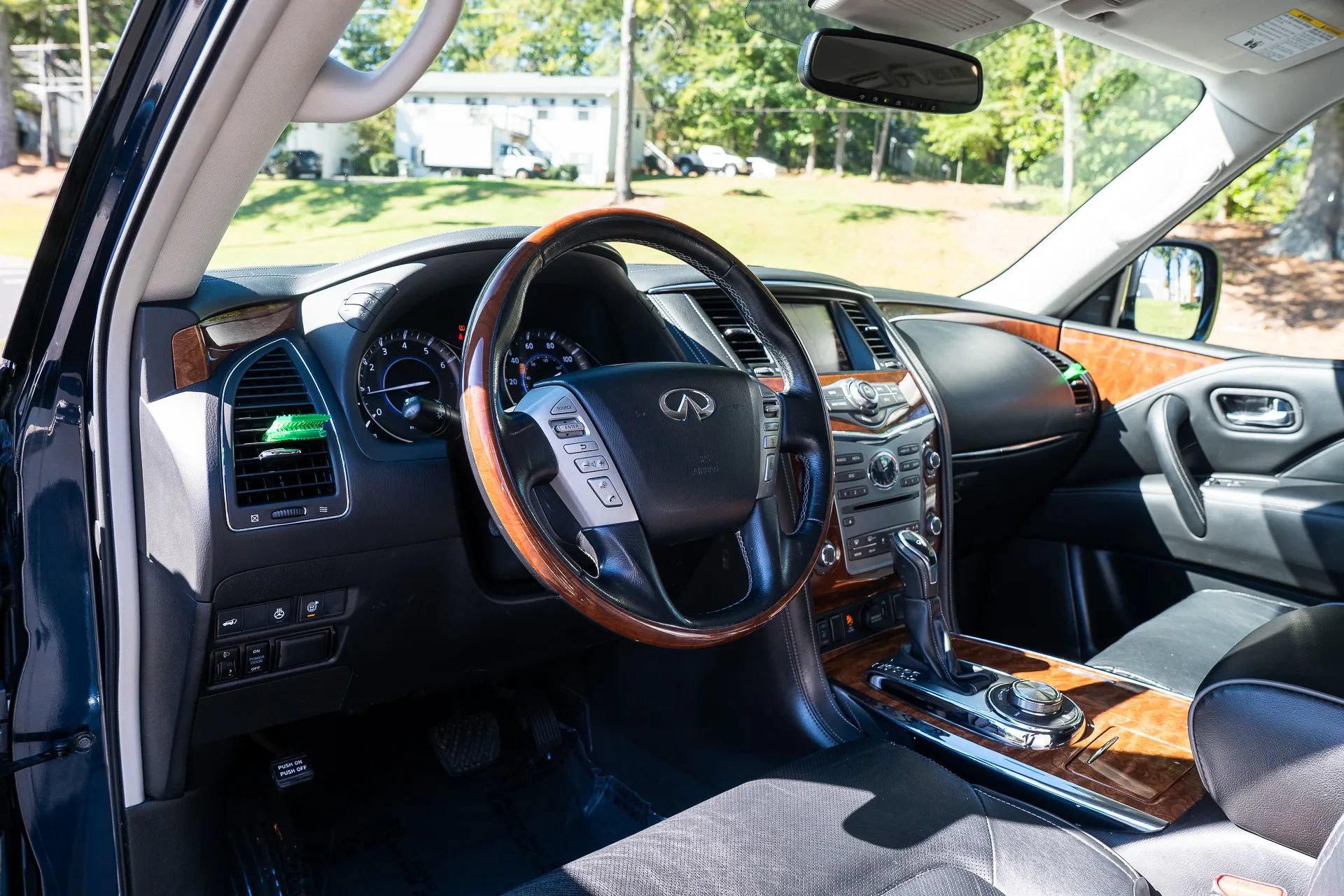 Used 2019 INFINITI QX80 Luxe w/ Proassist Package AWD/4WD image 19
