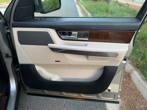 Used 2011 Land Rover Range Rover Sport HSE LUX image 21