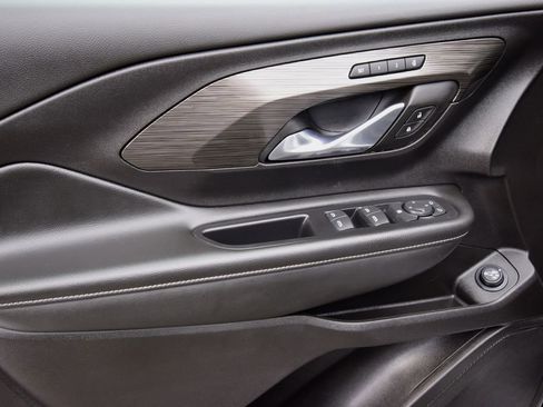 Used 2024 GMC Terrain SLT image 22