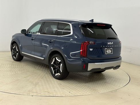 Used 2023 Kia Telluride S AWD/4WD image 3