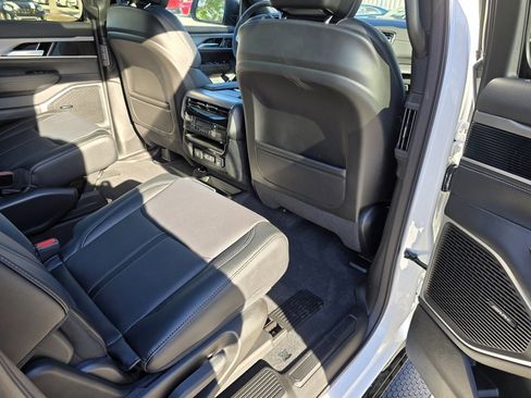 New 2025 Jeep Wagoneer Series II w/ Convenience Group I image 36