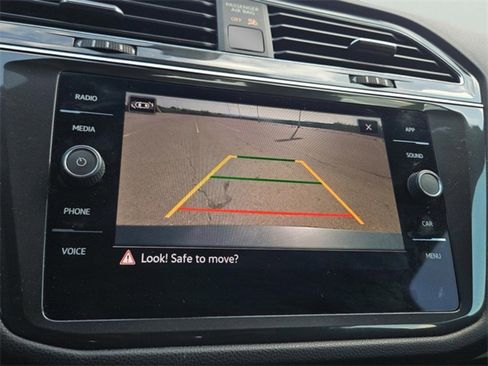 Used 2023 Volkswagen Tiguan SE R-Line image 34