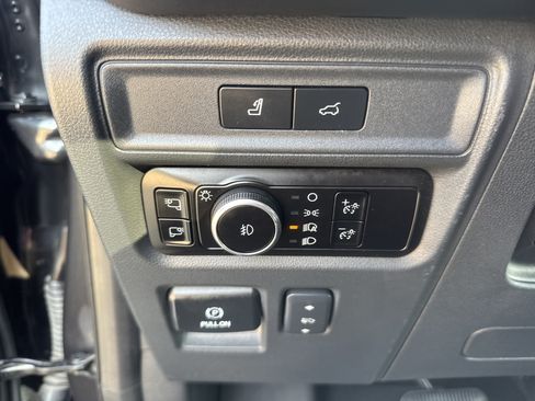 Used 2023 Ford Expedition Platinum AWD/4WD image 6