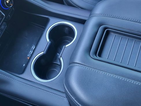 Used 2024 Chevrolet Tahoe Z71 w/ Luxury Package image 17