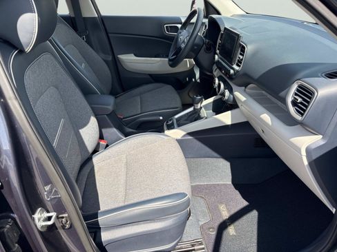 Used 2020 Hyundai Venue FWD image 19