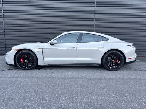 New 2026 Porsche Taycan GTS image 2