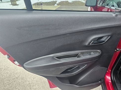 Used 2015 Chevrolet Trax LT image 22