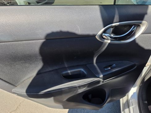 Used 2015 Nissan Sentra SV FWD image 10