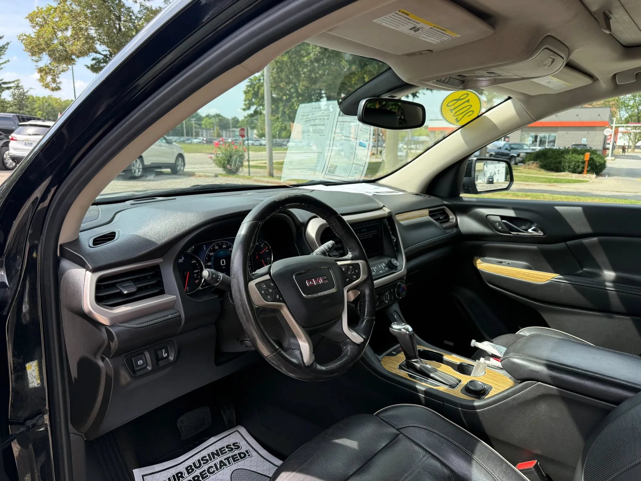 Used 2018 GMC Acadia Denali w/ Technology Package FWD image 10