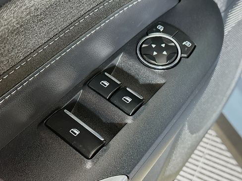 Used 2024 Ford Mustang Convertible RWD image 17