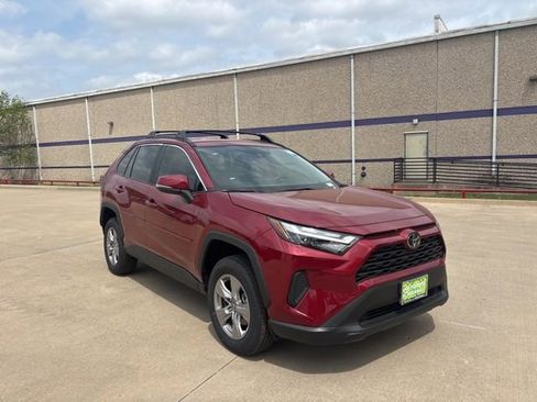 Used 2025 Toyota RAV4 XLE image 3