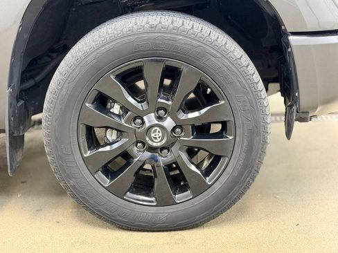 Used 2021 Toyota Tundra Limited w/ Limited Premium Package AWD/4WD image 4