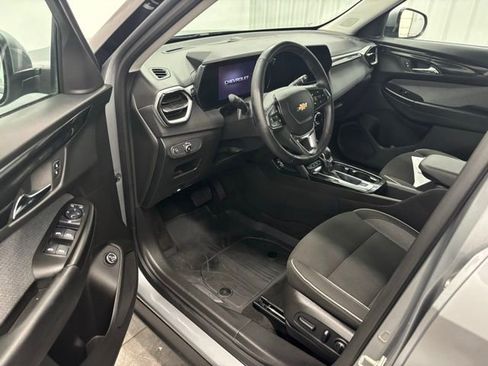 Used 2025 Chevrolet TrailBlazer LT w/ Convenience Package FWD image 13