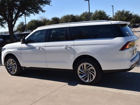 New 2025 Lincoln Navigator L Reserve image 10