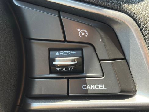 Used 2019 Subaru Crosstrek 2.0i AWD/4WD image 18