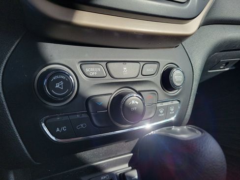 Used 2014 Jeep Cherokee Latitude image 31