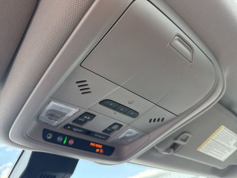 Used 2024 GMC Terrain SLT w/ Infotainment Package II image 27