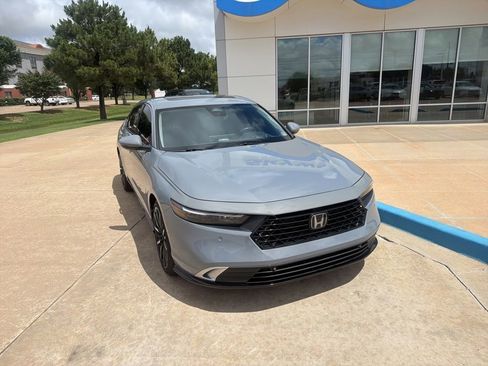 Used 2024 Honda Accord Touring image 4
