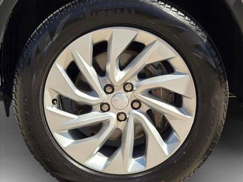 Used 2025 Land Rover Discovery S AWD/4WD image 24