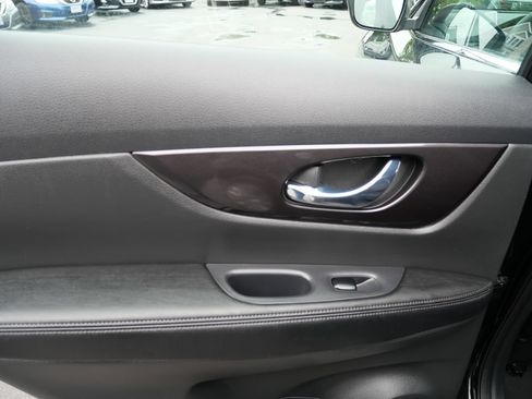 Used 2018 Nissan Rogue S AWD/4WD image 27