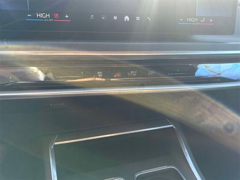 Certified 2023 BMW 760i xDrive w/ Executive Package image 14