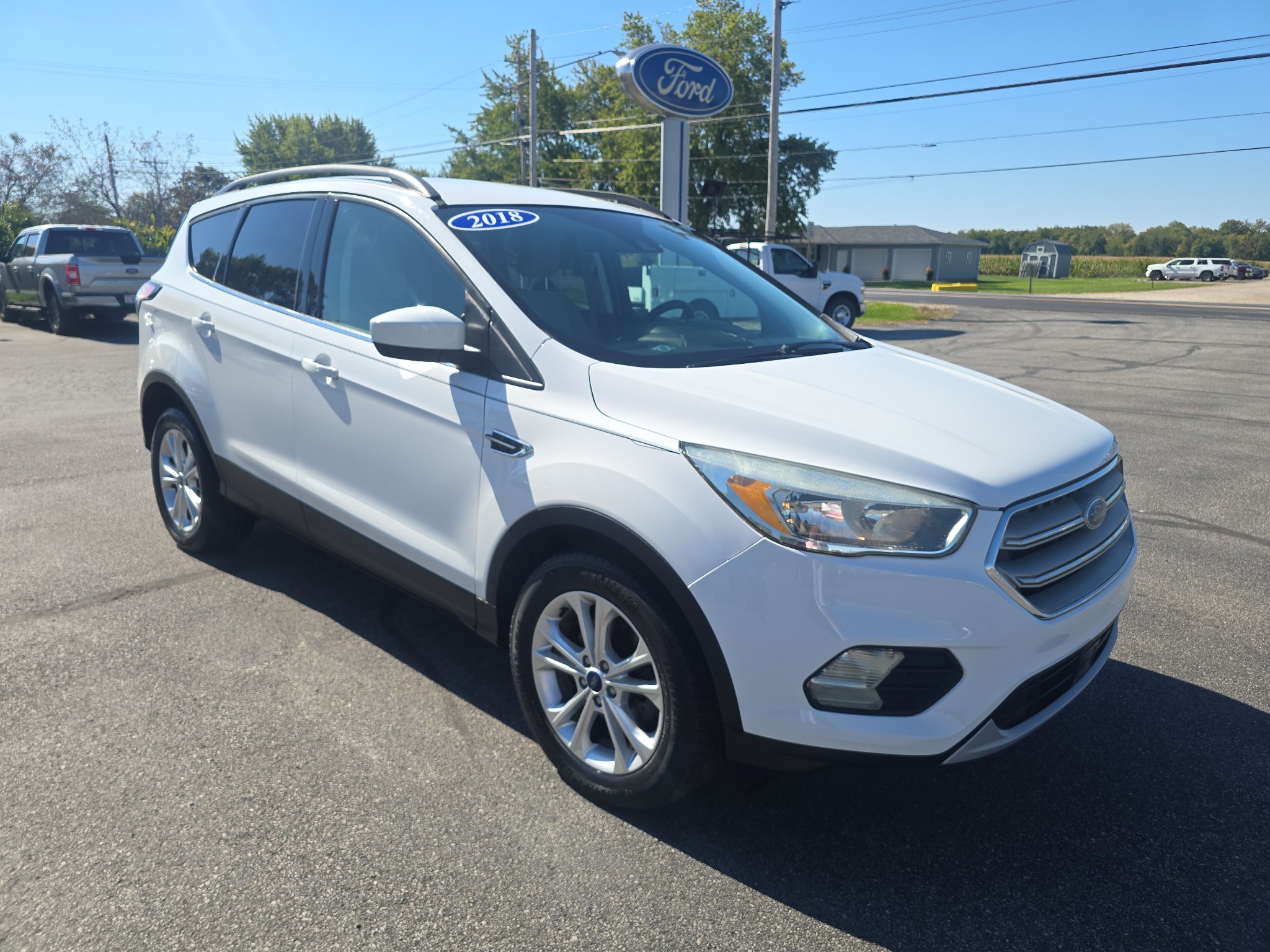 Used 2018 Ford Escape SE w/ Ford Safe & Smart Package FWD image 3