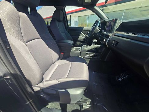 Used 2024 Toyota Tacoma SR5 AWD/4WD image 10