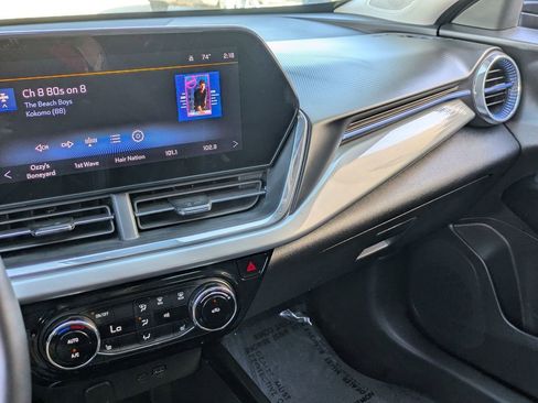 Used 2025 Chevrolet Trax LT w/ LT Convenience Package image 15