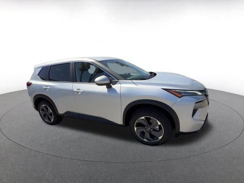 Used 2025 Nissan Rogue SV FWD image 2