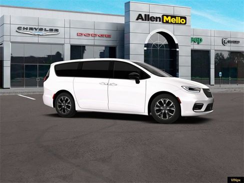 New 2026 Chrysler Pacifica Select image 10