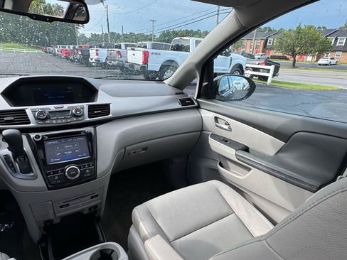 Used 2016 Honda Odyssey Touring Elite image 25