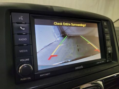 Used 2015 Chrysler Town & Country Touring w/ Driver Convenience Group image 12